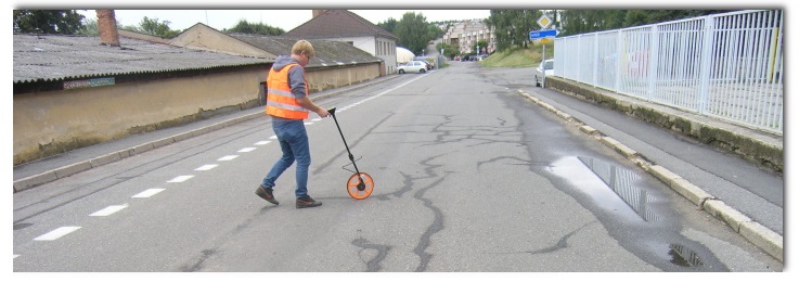 Spáry a trhliny.cz | Zaměřování geodetickým měřícím kolečkem